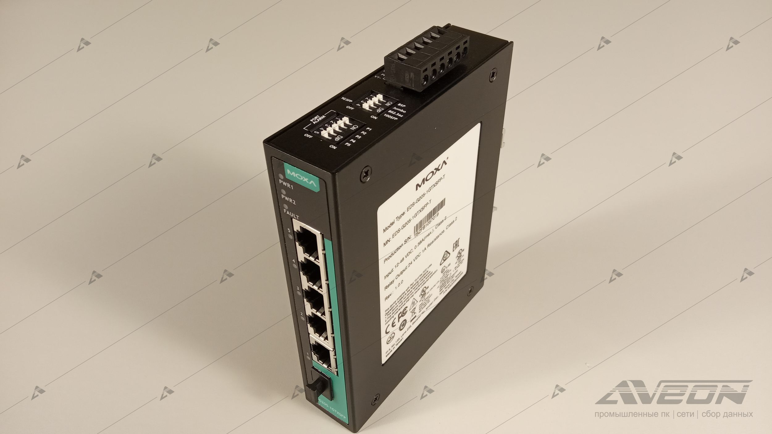 Фотообзор коммутатора Ethernet 5 портов MOXA EDS-G205-1GTXSFP-T от АВЕОН