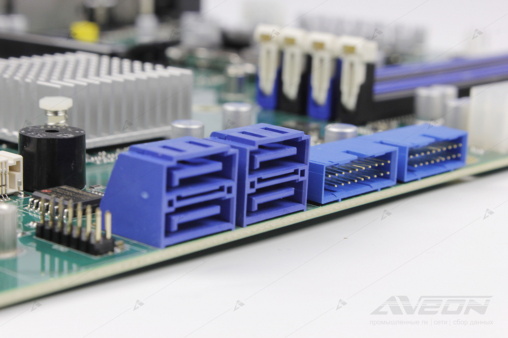 Фотообзор промышленной материнской платы AXIOMTEK IMB540-S от АВЕОН