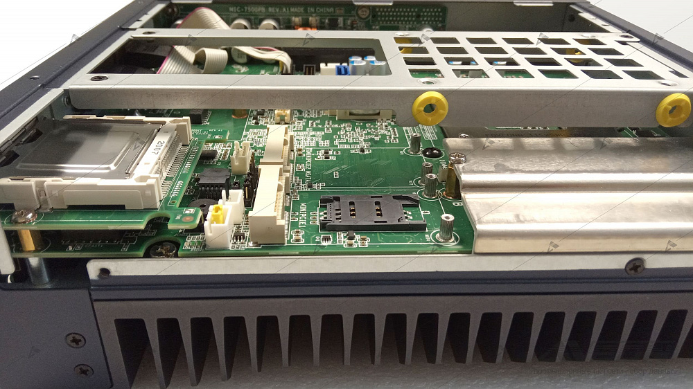 Фотообзор безвентиляторного компактного компьютера Advantech MIC-7700H-00A1 от АВЕОН