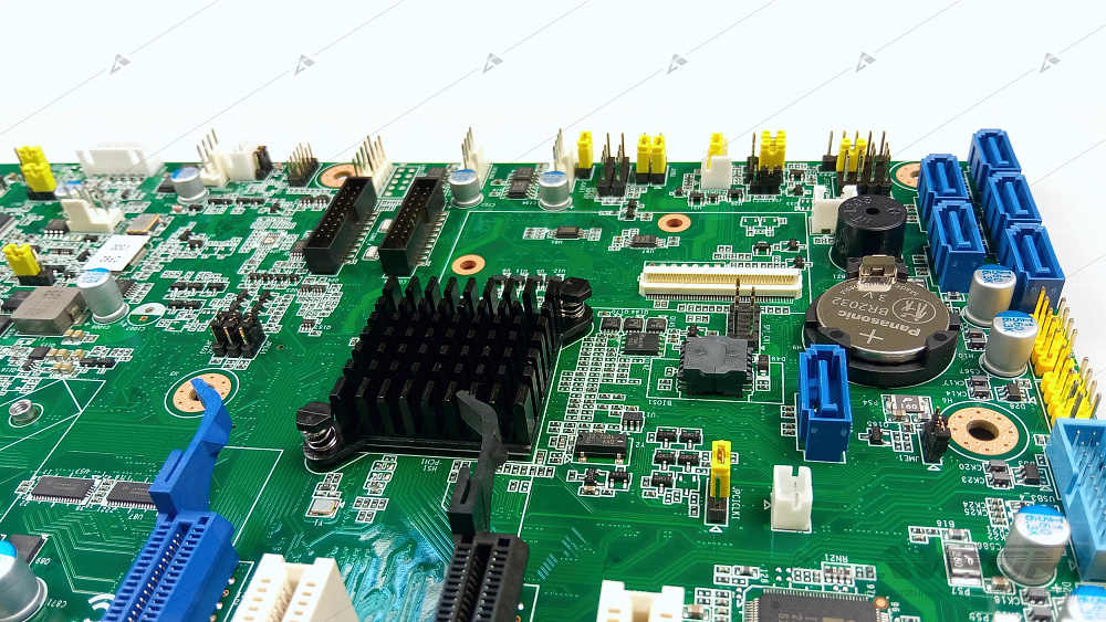 Фотообзор промышленной серверной материнской платы ATX Advantech ASMB-785G2-00A1E от АВЕОН