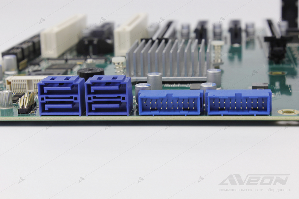 Фотообзор промышленной материнской платы AXIOMTEK IMB540-S от АВЕОН