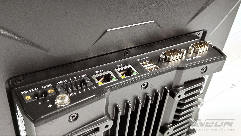 Фотообзор безвентиляторного панельного компьютера MOXA MPC-2120-E4-T-W7E от АВЕОН