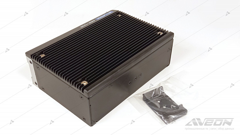Фотообзор компактного встраиваемого ПК Advantech ARK-1220L от АВЕОН