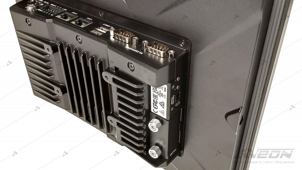 Фотообзор безвентиляторного панельного компьютера MOXA MPC-2120-E4-T-W7E от АВЕОН