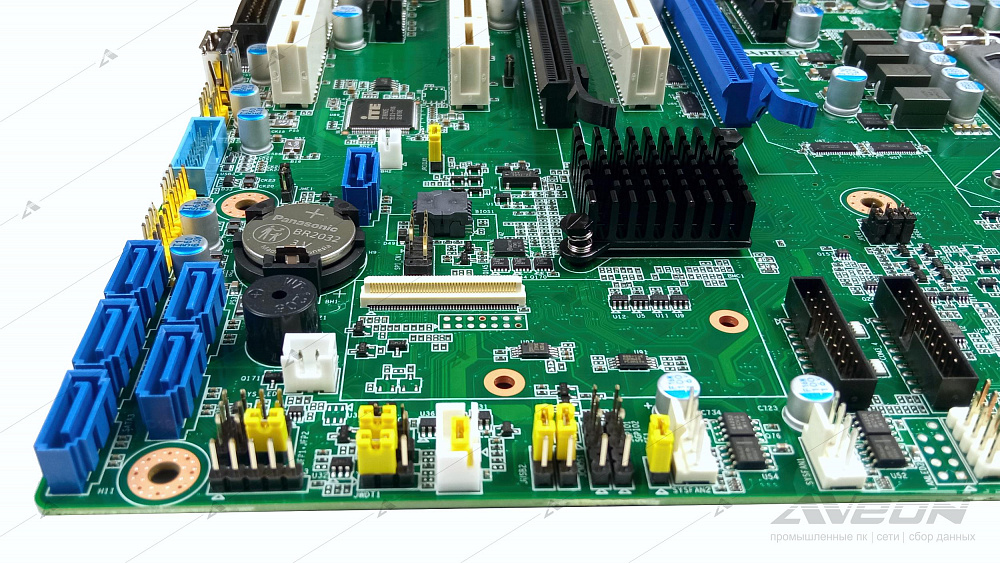 Фотообзор промышленной серверной материнской платы ATX Advantech ASMB-785G2-00A1E от АВЕОН